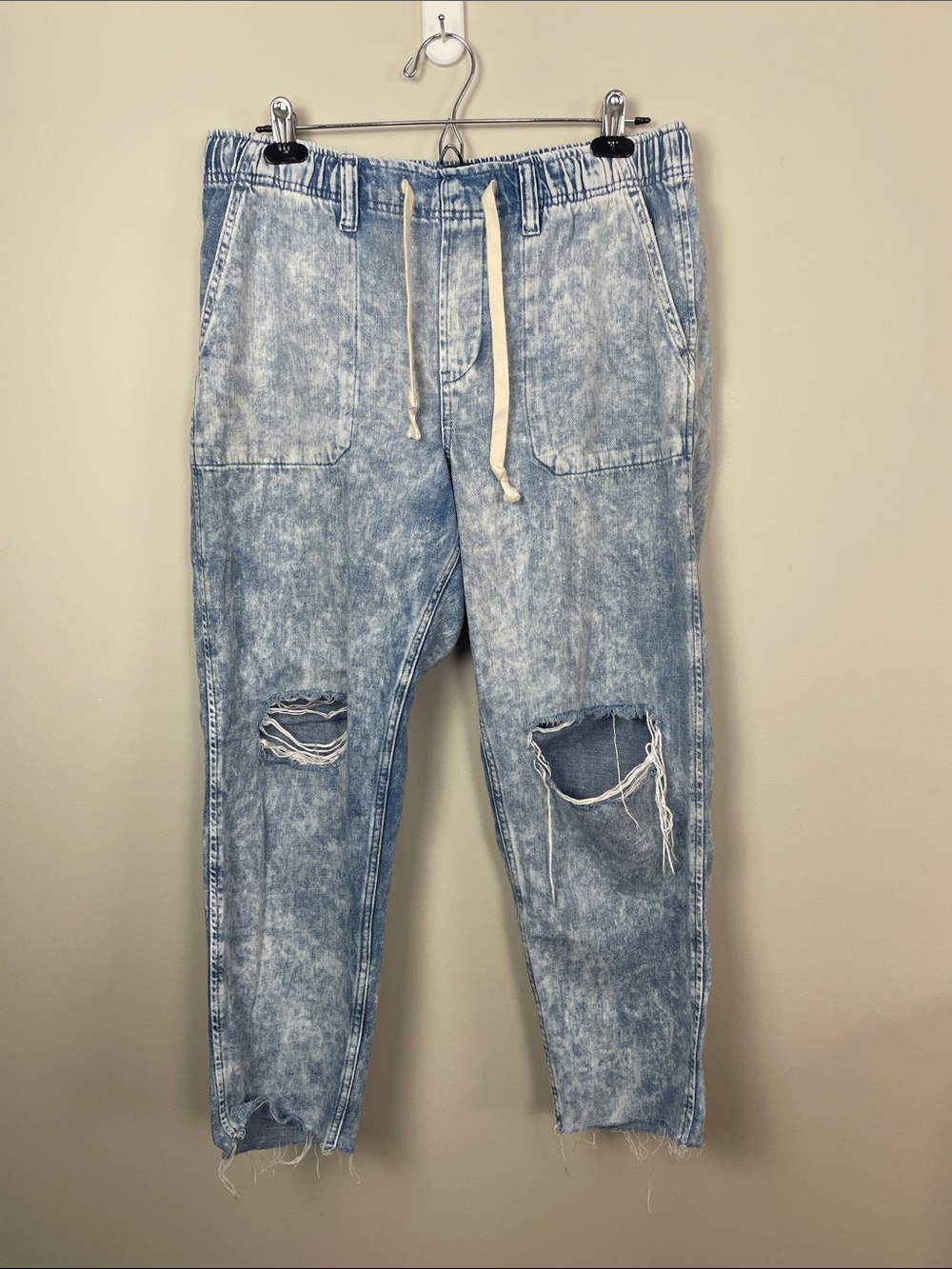 GAP Light Blue Distressed Jeans - Large